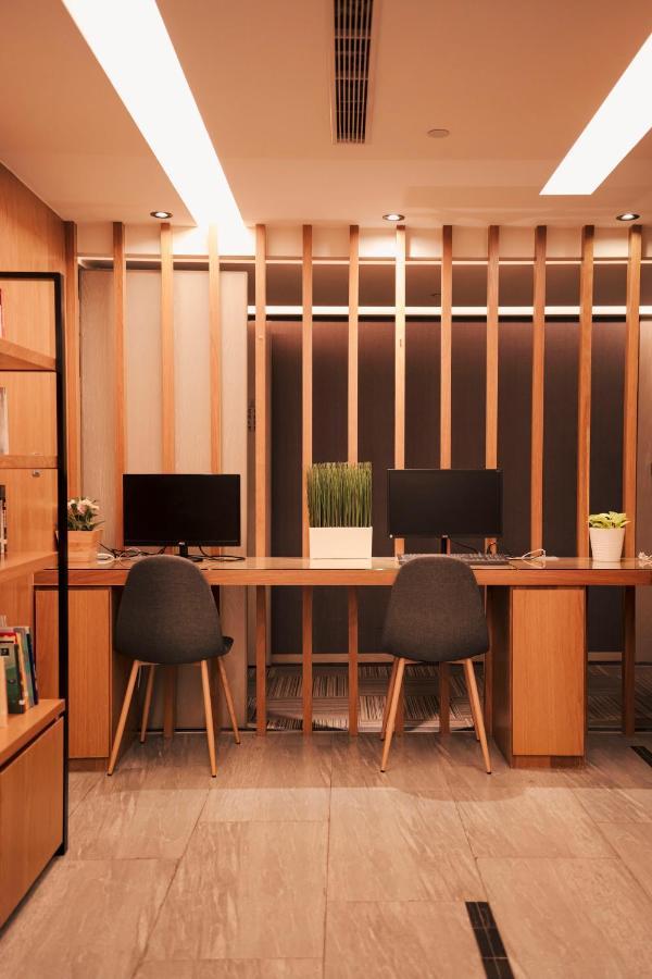 Hub Hotel - Kaohsiung Bagian luar foto