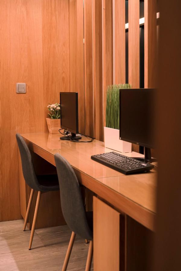Hub Hotel - Kaohsiung Bagian luar foto