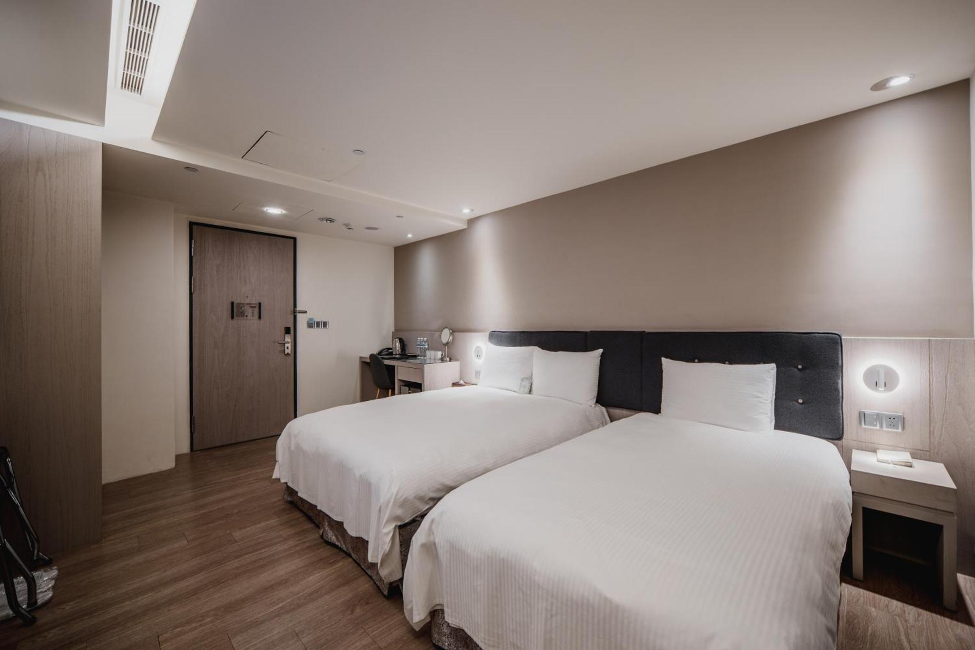 Hub Hotel - Kaohsiung Bagian luar foto