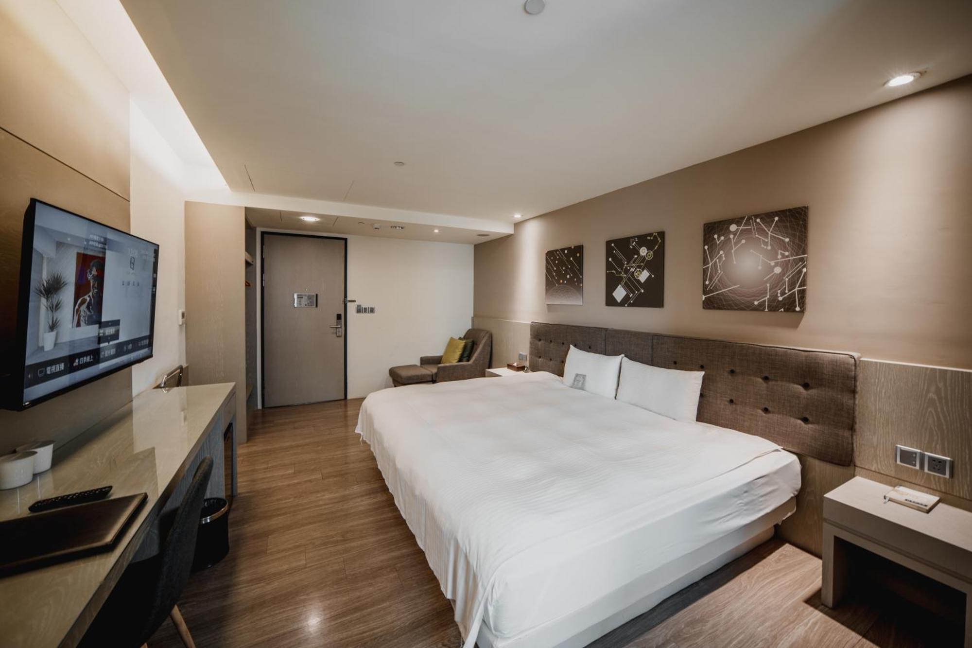 Hub Hotel - Kaohsiung Bagian luar foto