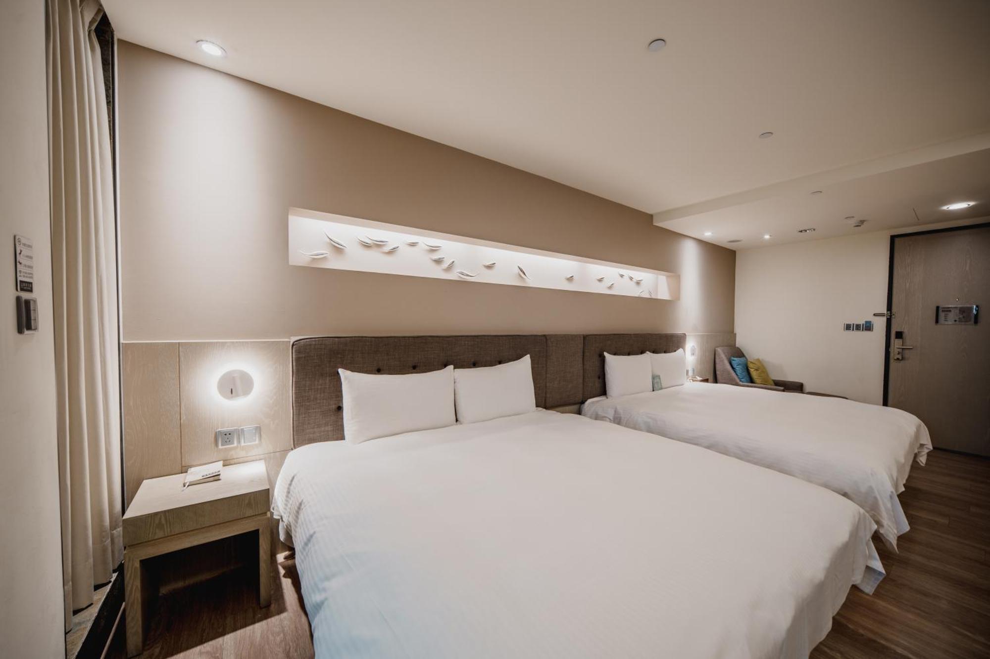 Hub Hotel - Kaohsiung Bagian luar foto