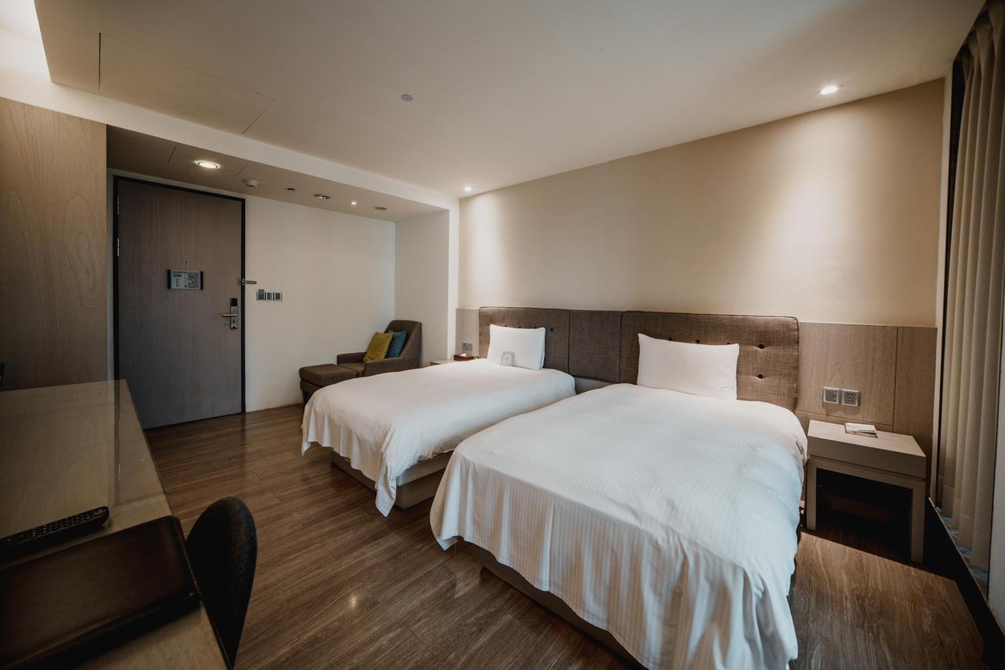 Hub Hotel - Kaohsiung Bagian luar foto