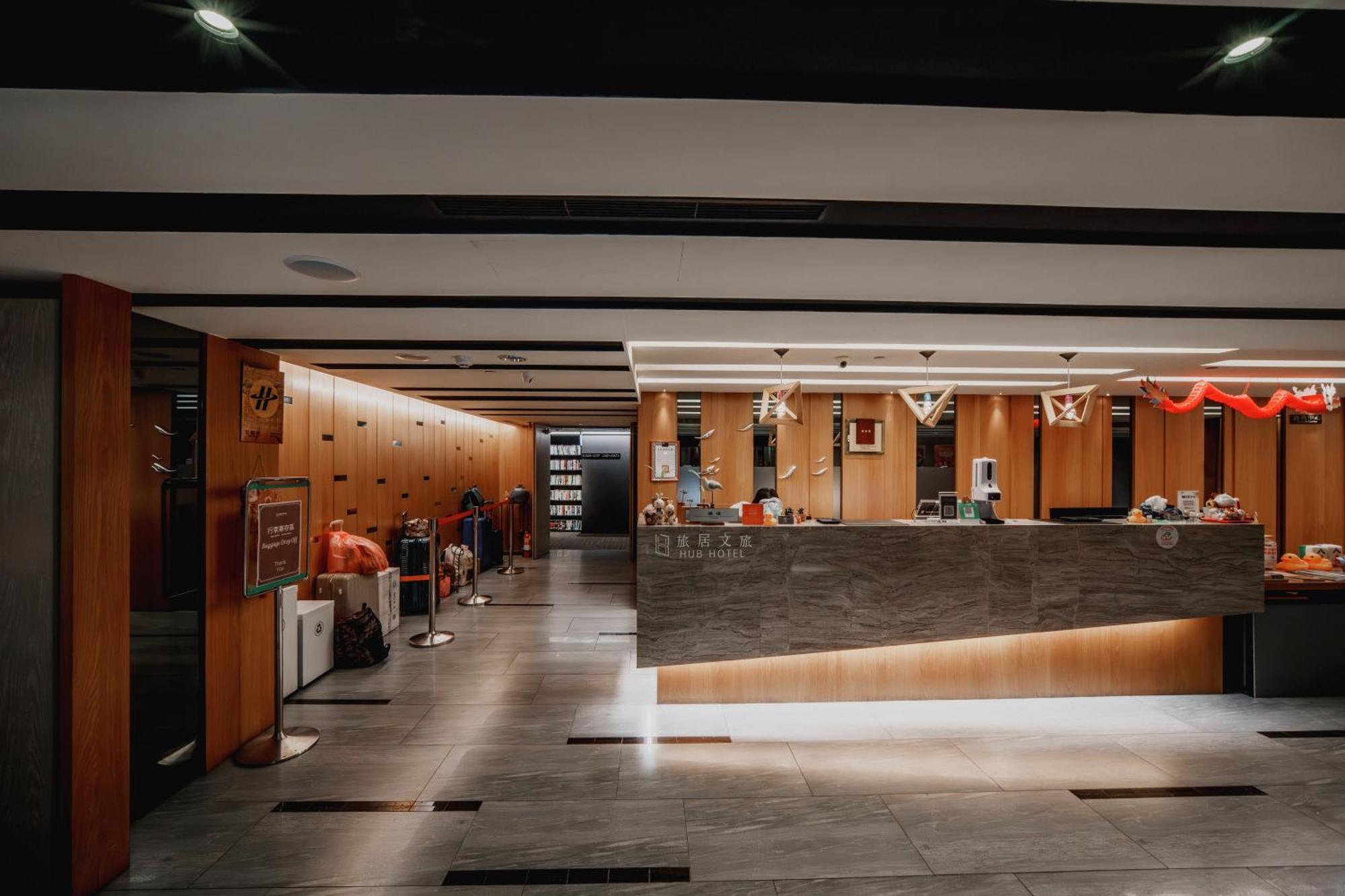 Hub Hotel - Kaohsiung Bagian luar foto
