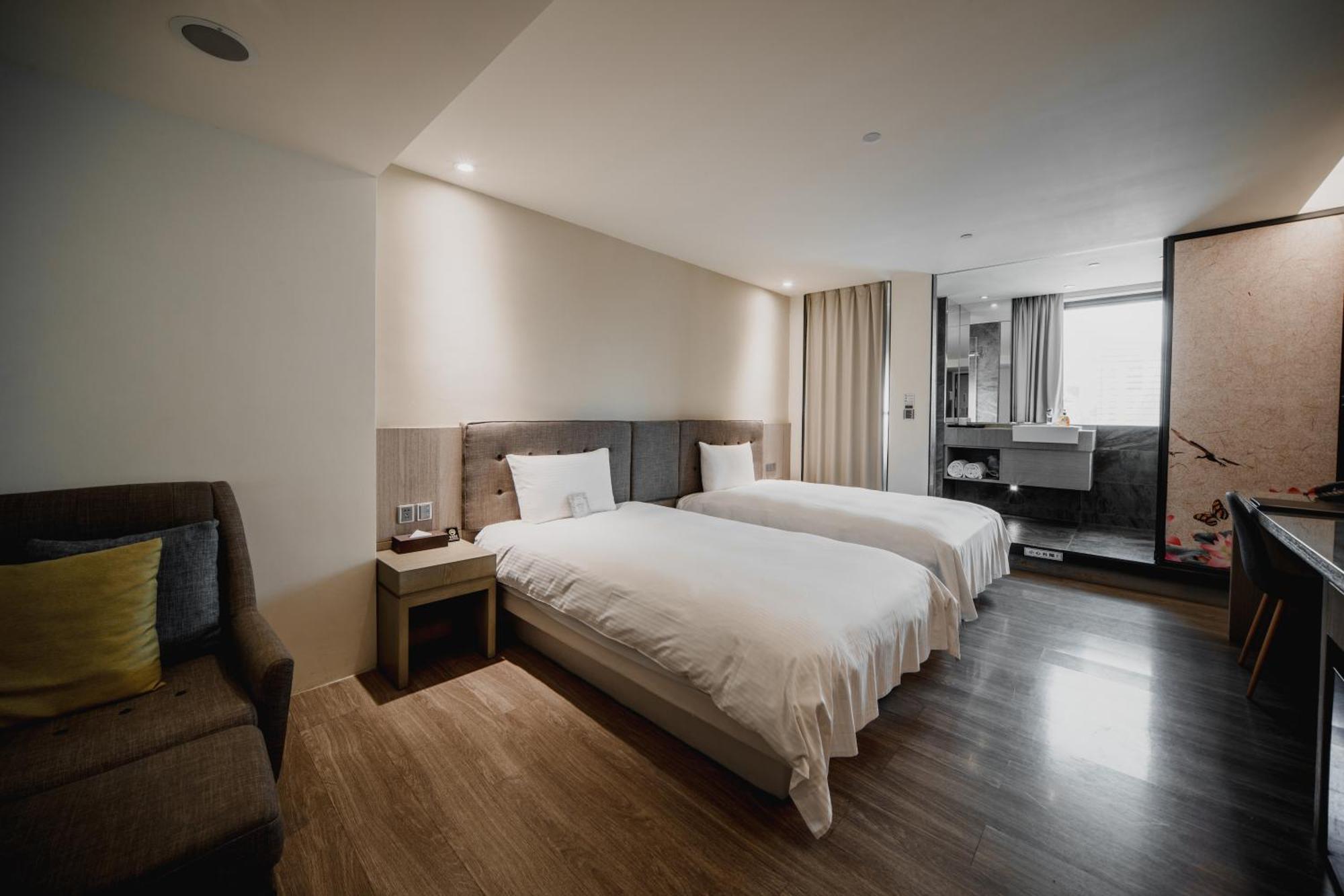 Hub Hotel - Kaohsiung Bagian luar foto