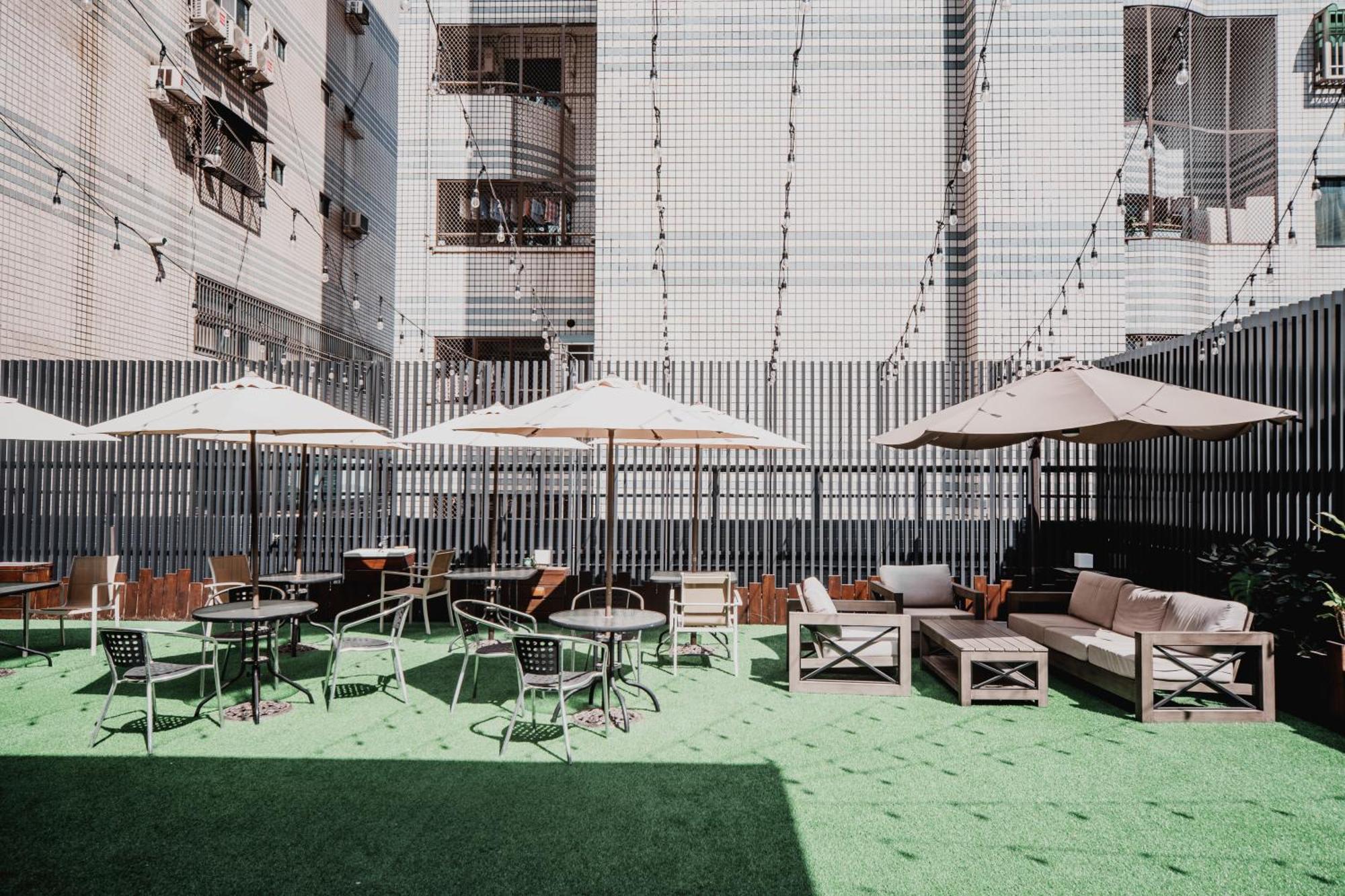 Hub Hotel - Kaohsiung Bagian luar foto