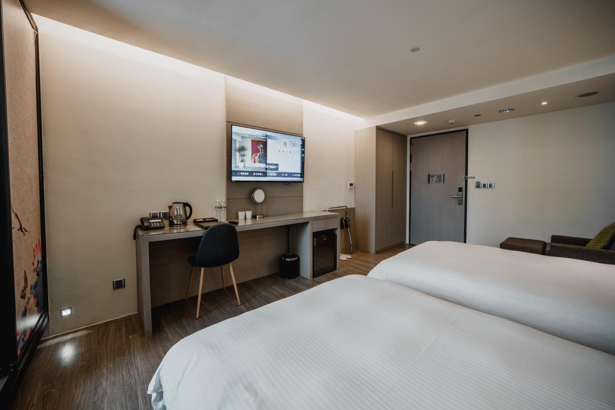 Hub Hotel - Kaohsiung Bagian luar foto