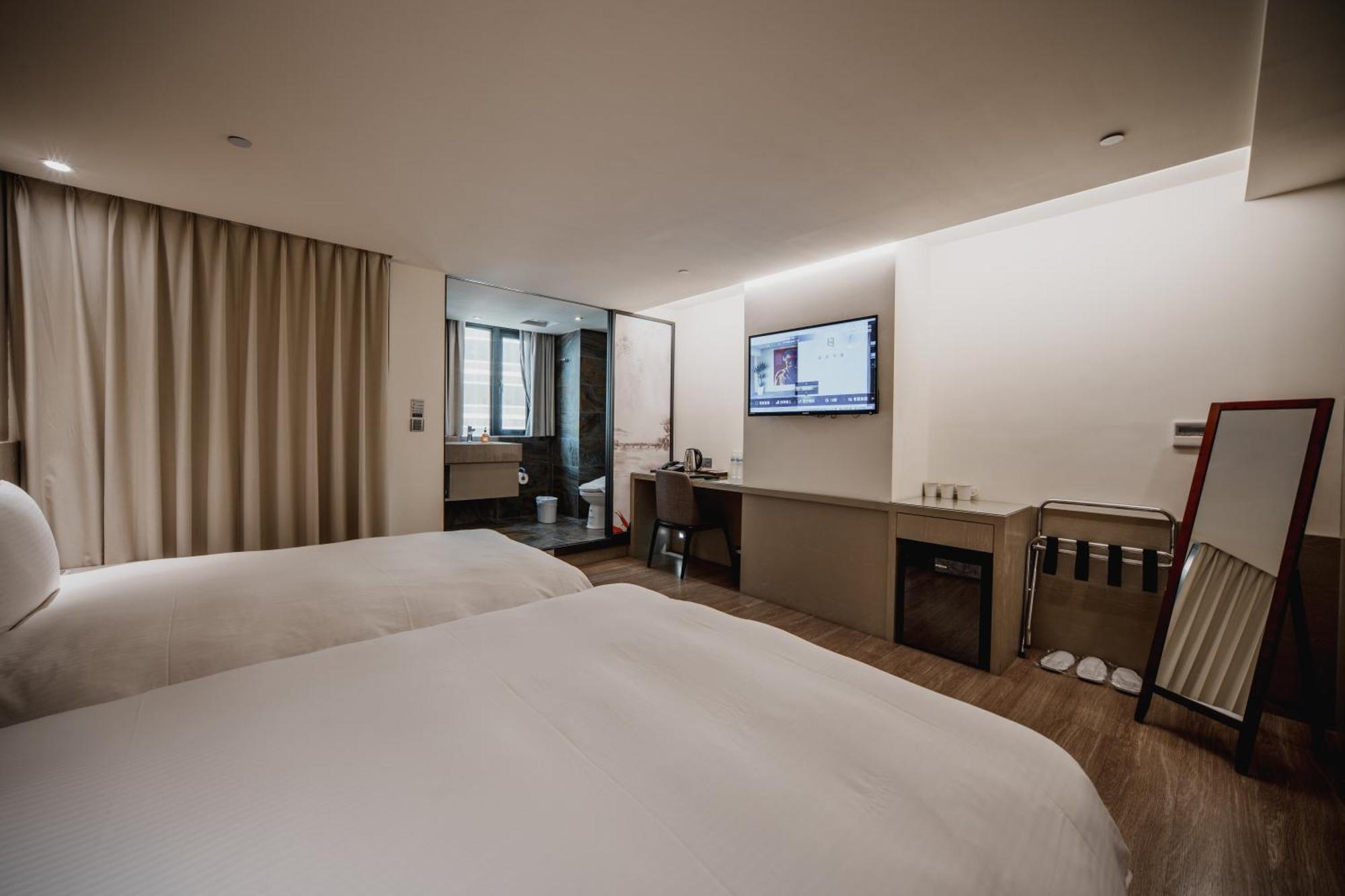 Hub Hotel - Kaohsiung Bagian luar foto