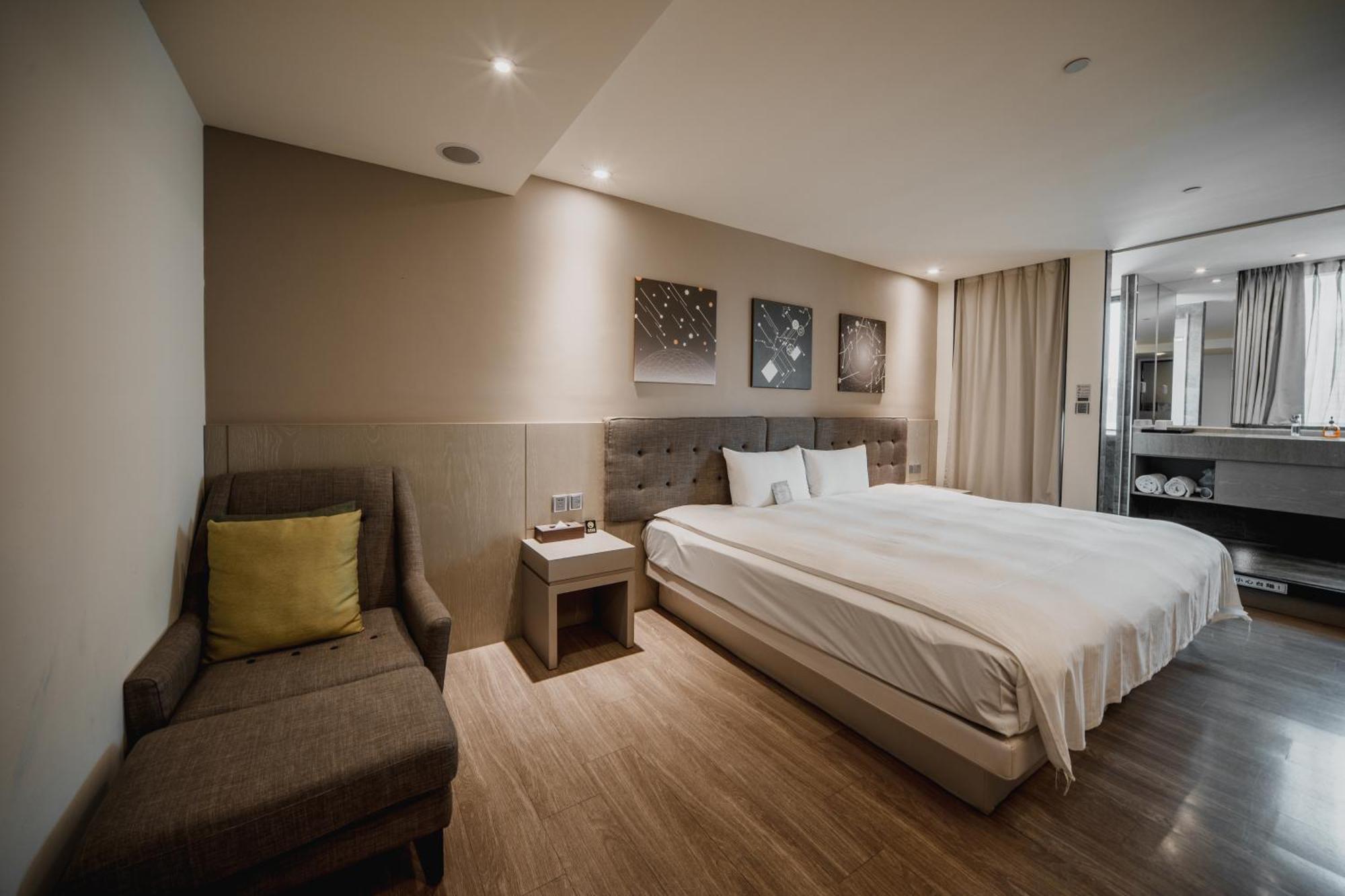 Hub Hotel - Kaohsiung Bagian luar foto