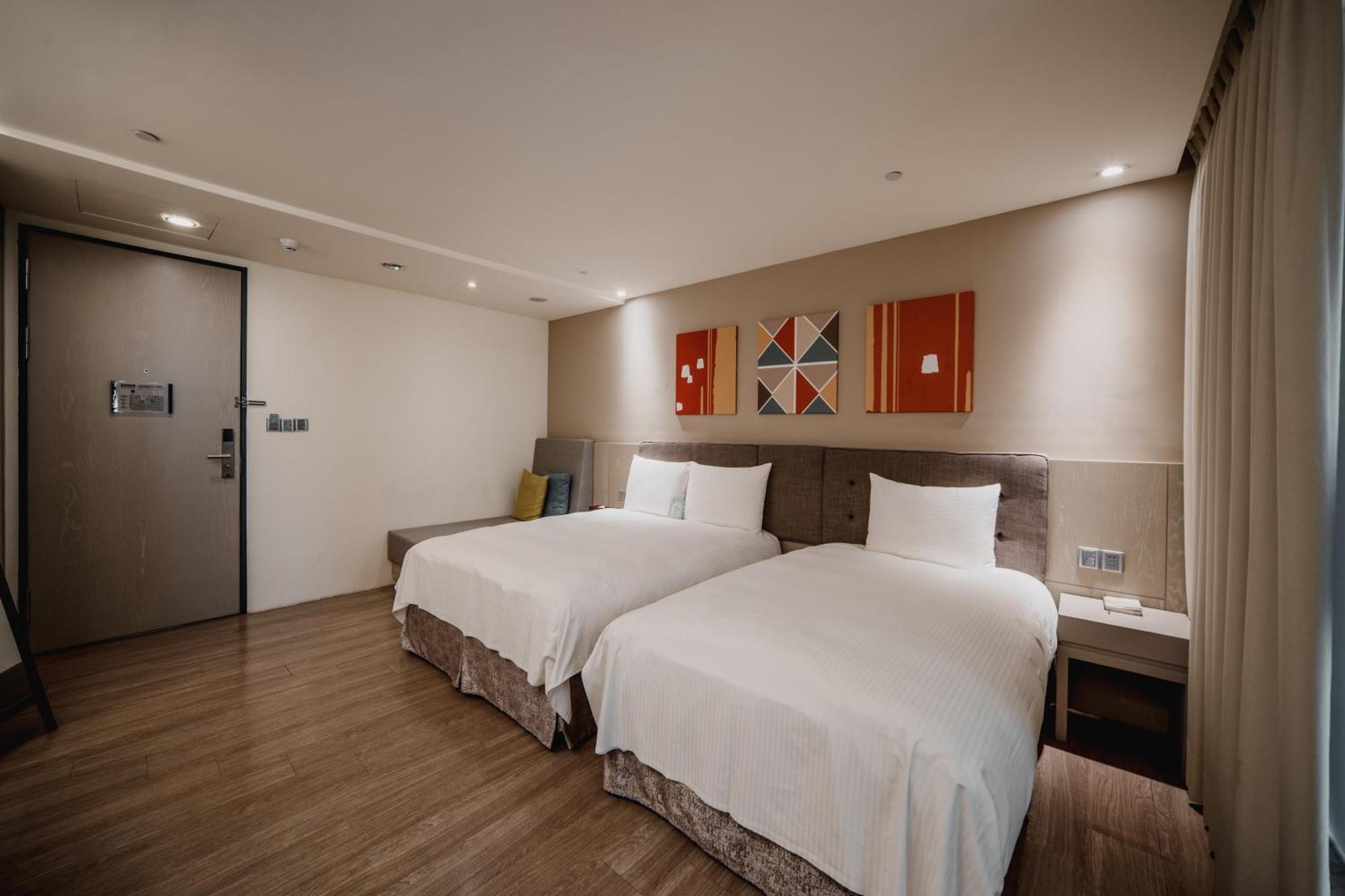 Hub Hotel - Kaohsiung Bagian luar foto