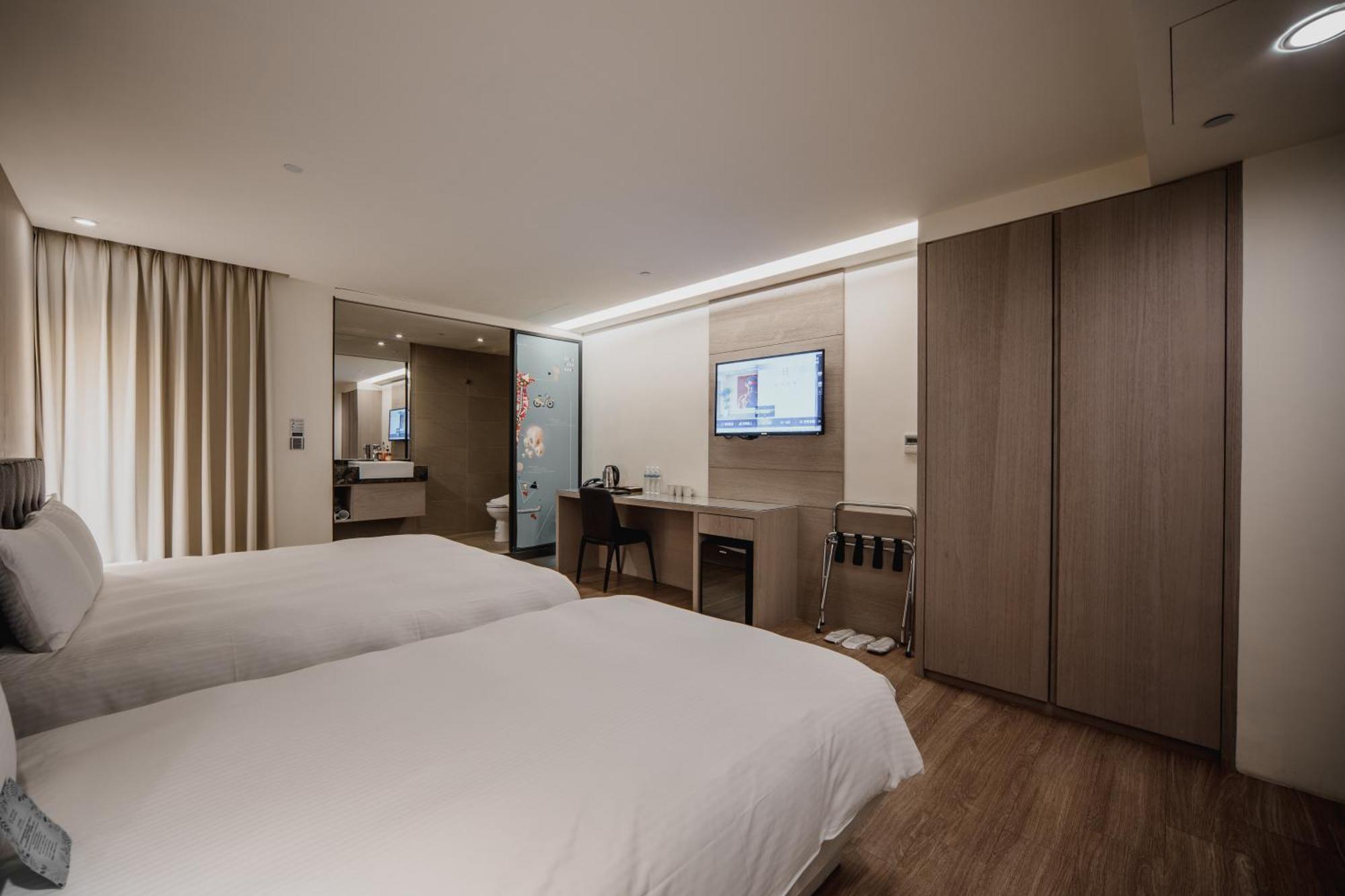 Hub Hotel - Kaohsiung Bagian luar foto