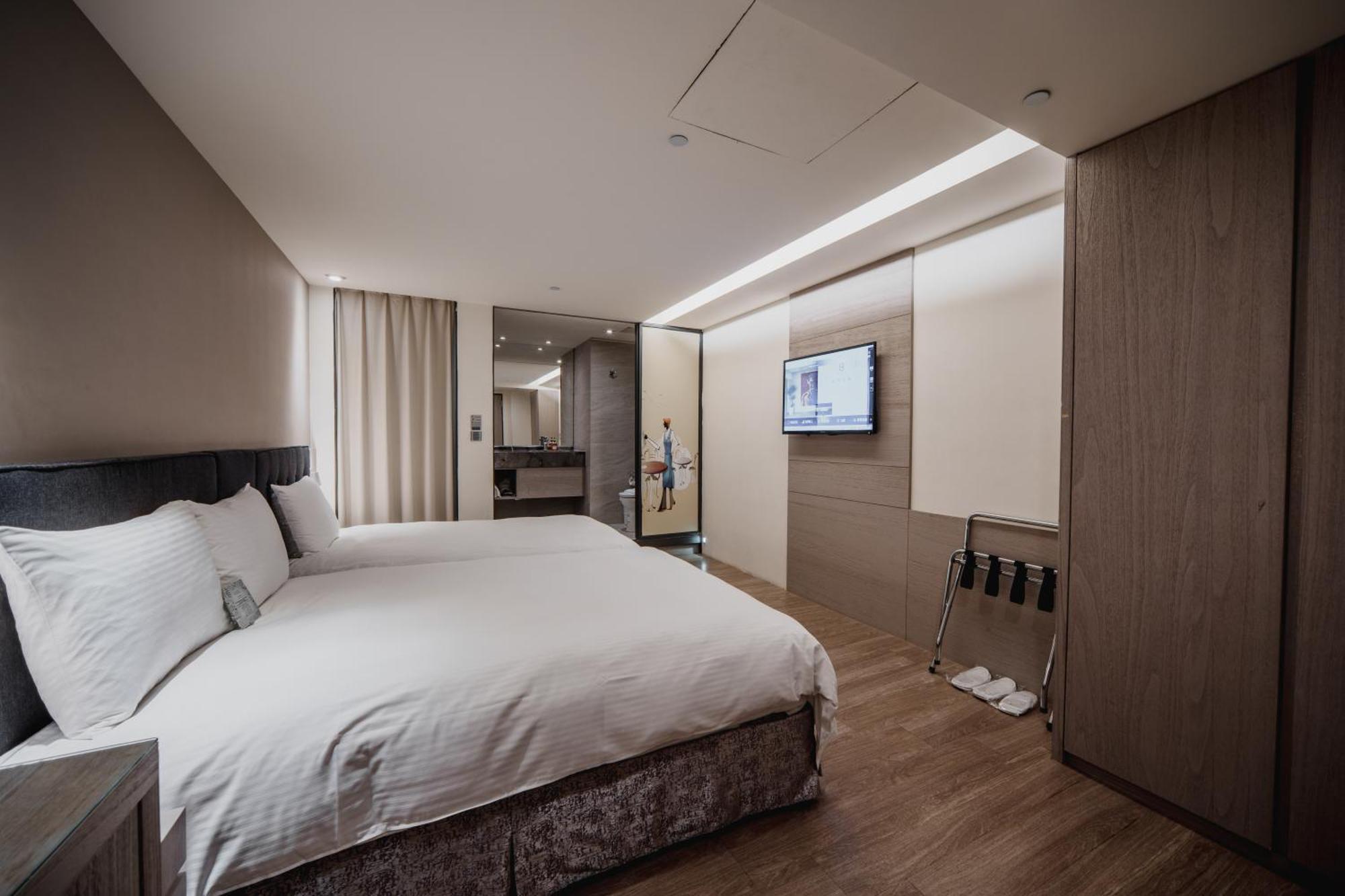 Hub Hotel - Kaohsiung Bagian luar foto