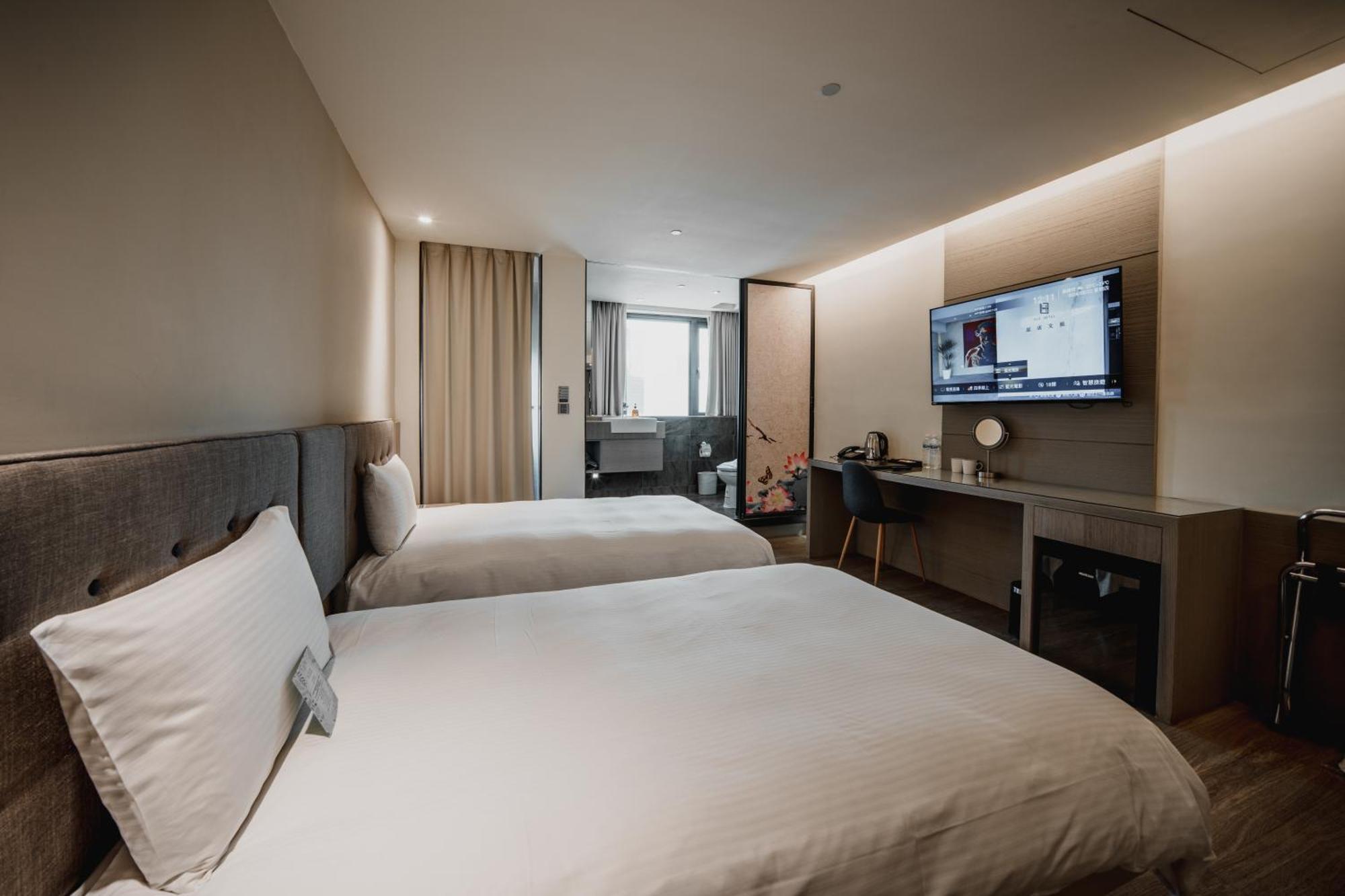 Hub Hotel - Kaohsiung Bagian luar foto