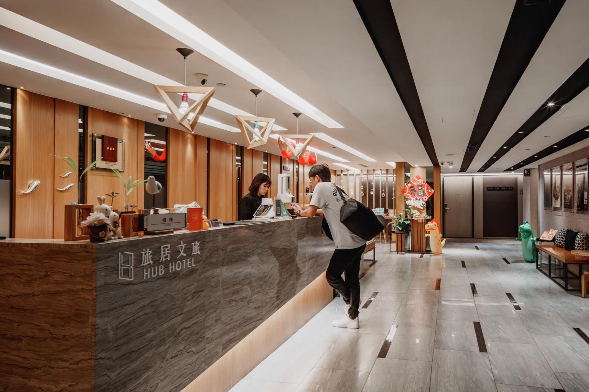 Hub Hotel - Kaohsiung Bagian luar foto