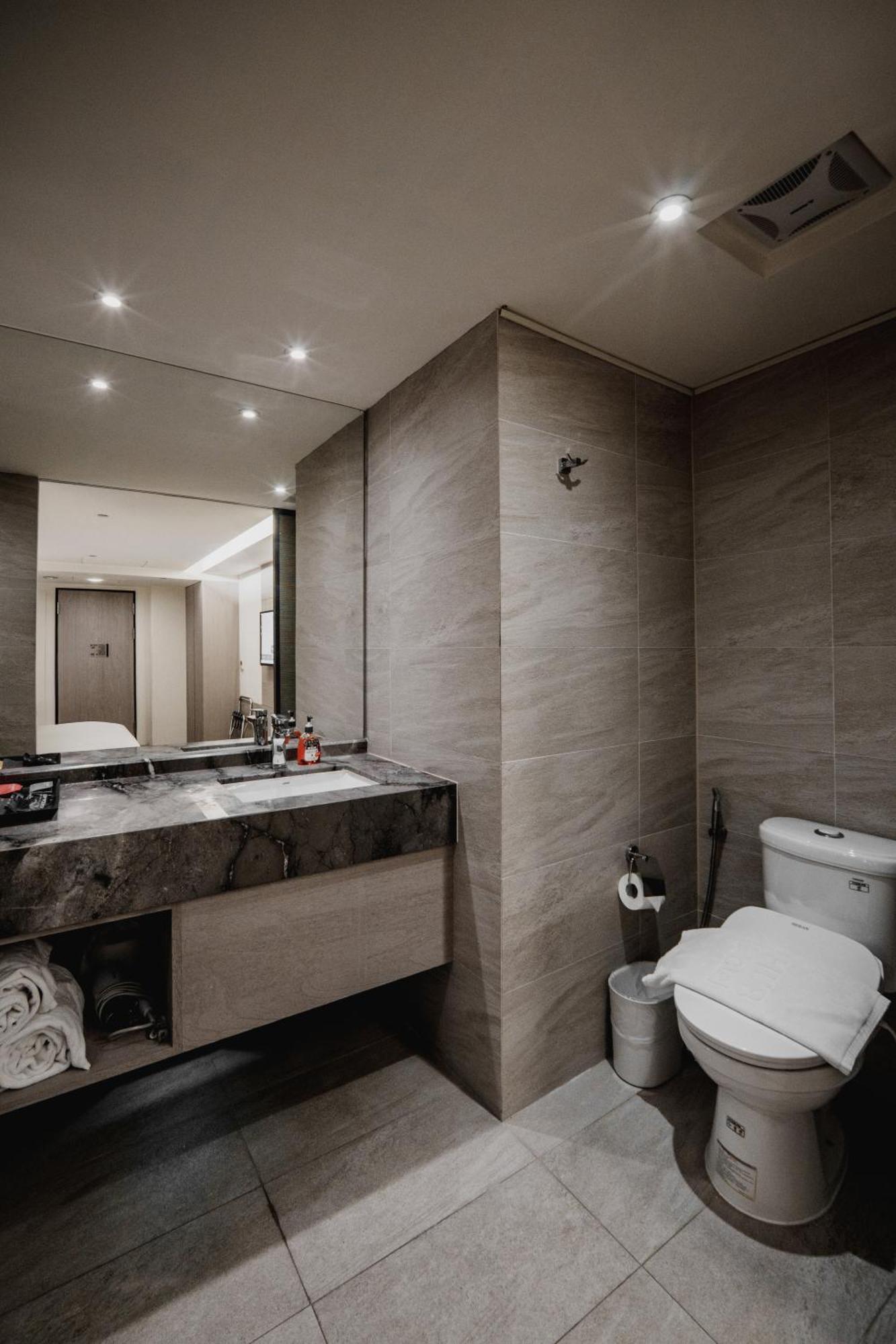 Hub Hotel - Kaohsiung Bagian luar foto