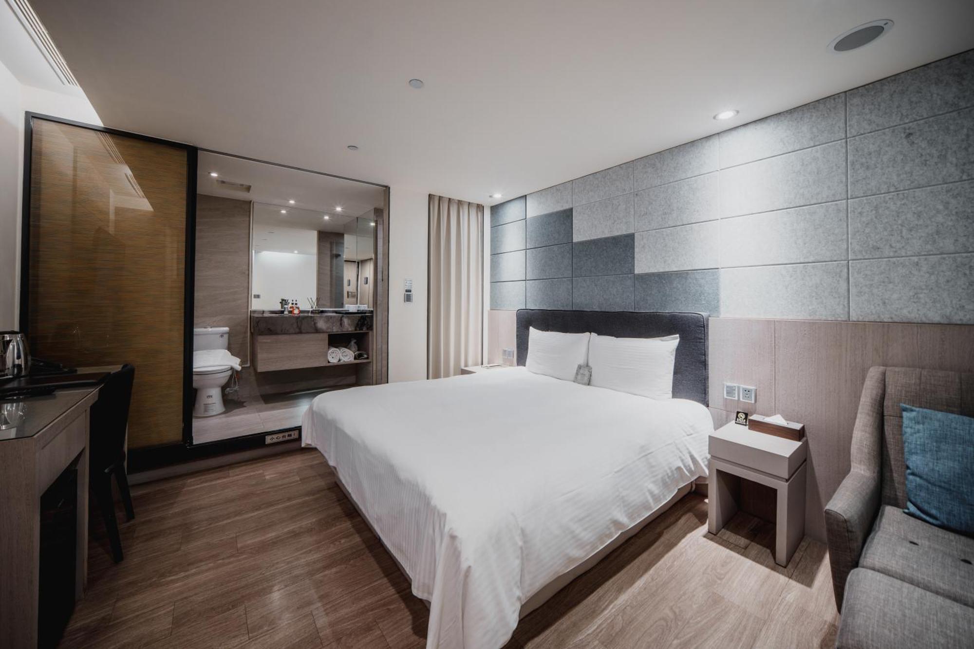 Hub Hotel - Kaohsiung Bagian luar foto