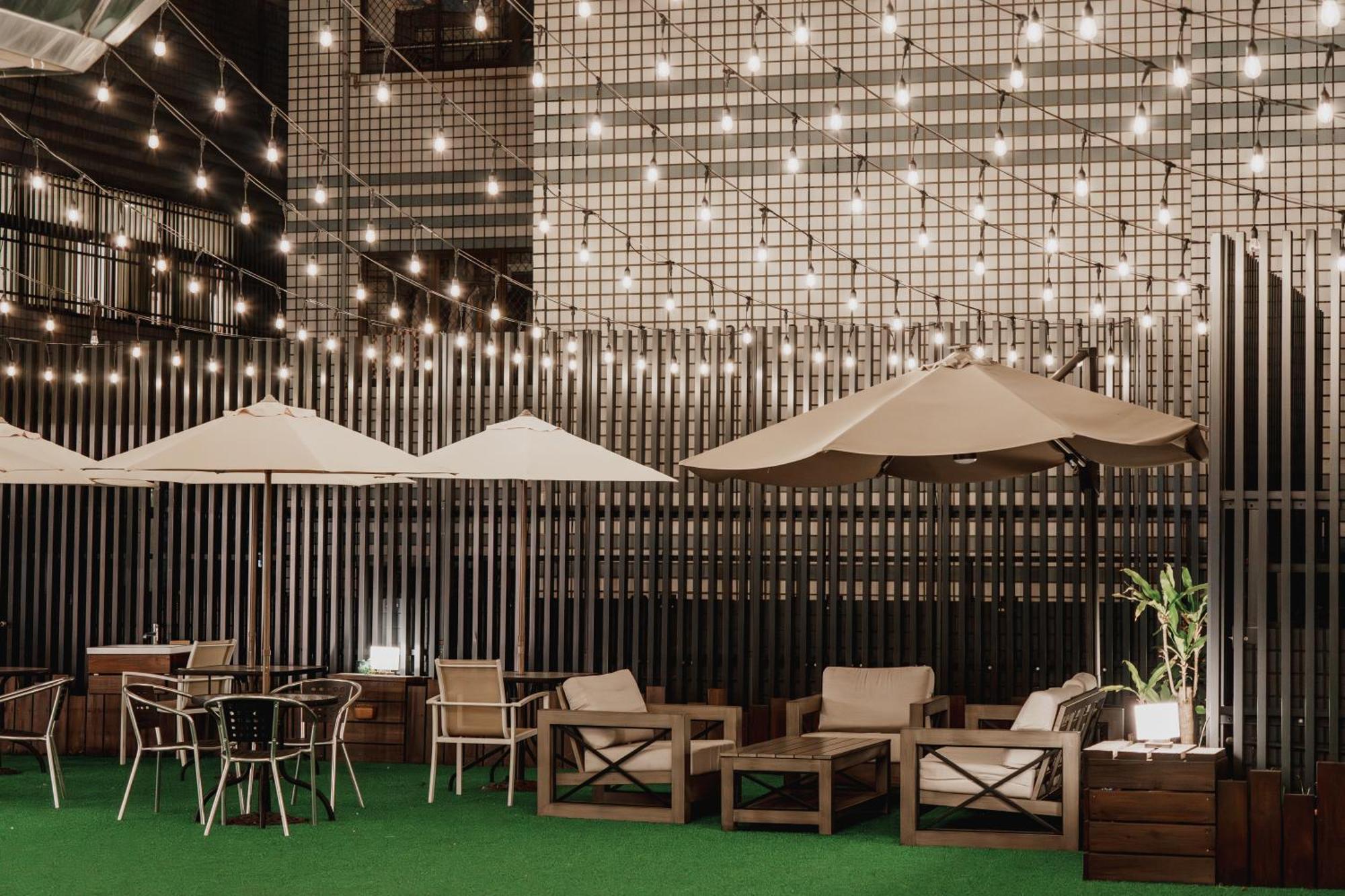 Hub Hotel - Kaohsiung Bagian luar foto