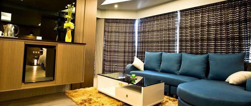 Hub Hotel - Kaohsiung Bagian luar foto