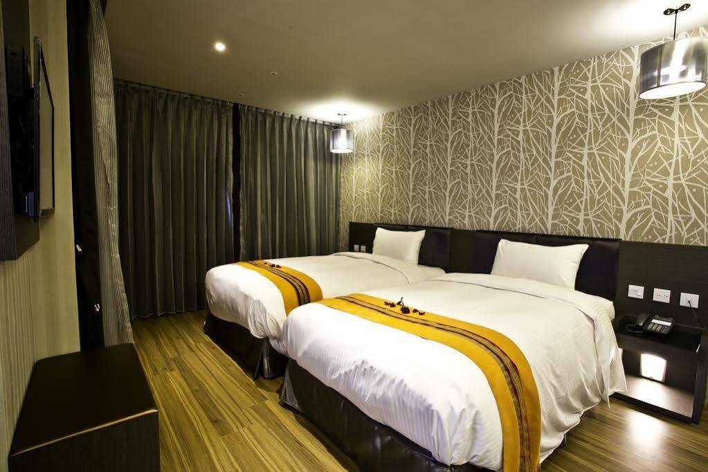 Hub Hotel - Kaohsiung Bagian luar foto