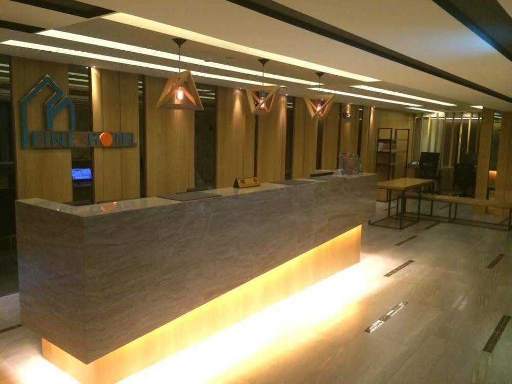 Hub Hotel - Kaohsiung Bagian luar foto