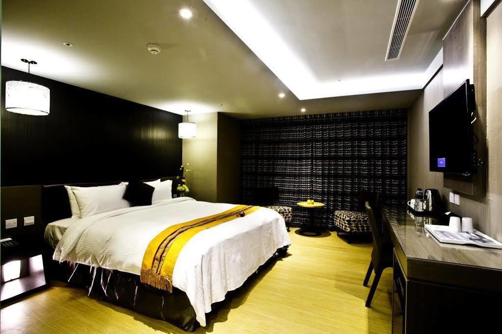 Hub Hotel - Kaohsiung Bagian luar foto