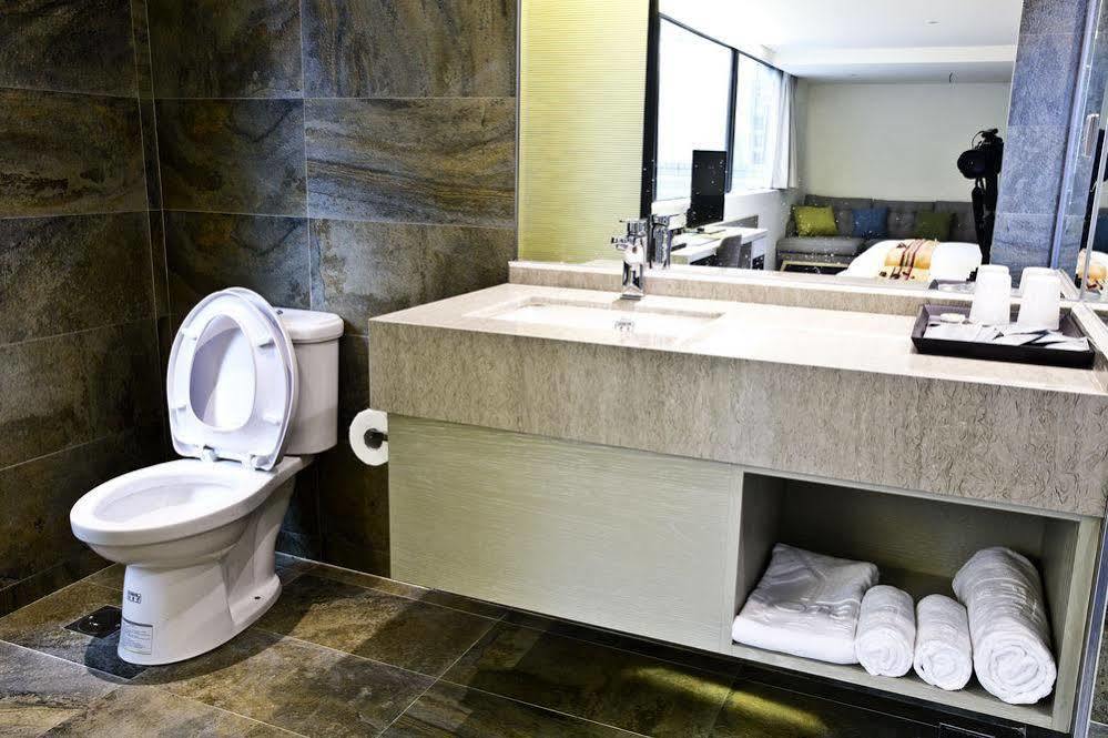 Hub Hotel - Kaohsiung Bagian luar foto