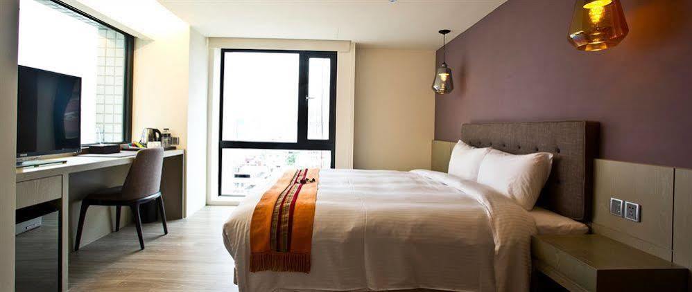 Hub Hotel - Kaohsiung Bagian luar foto