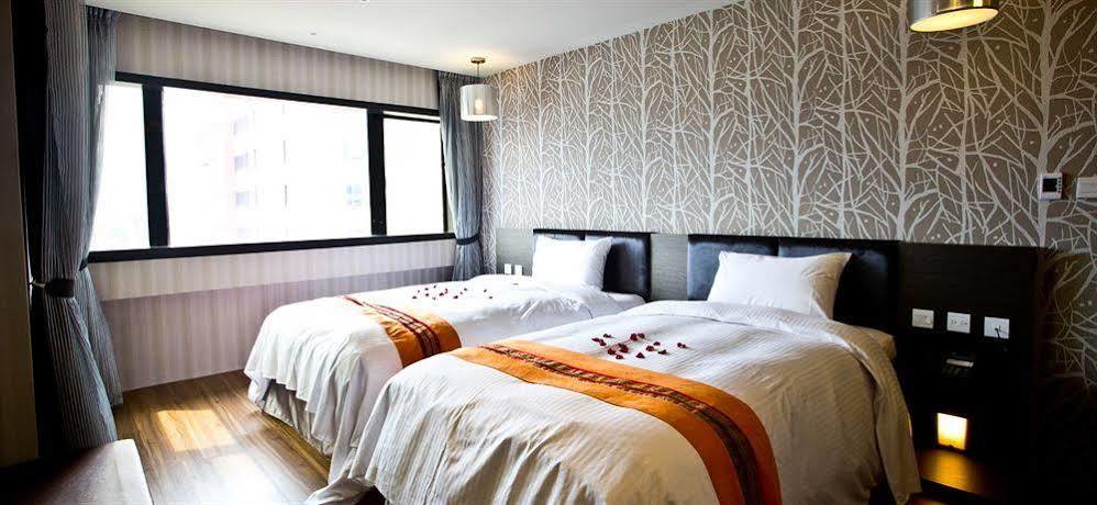 Hub Hotel - Kaohsiung Bagian luar foto